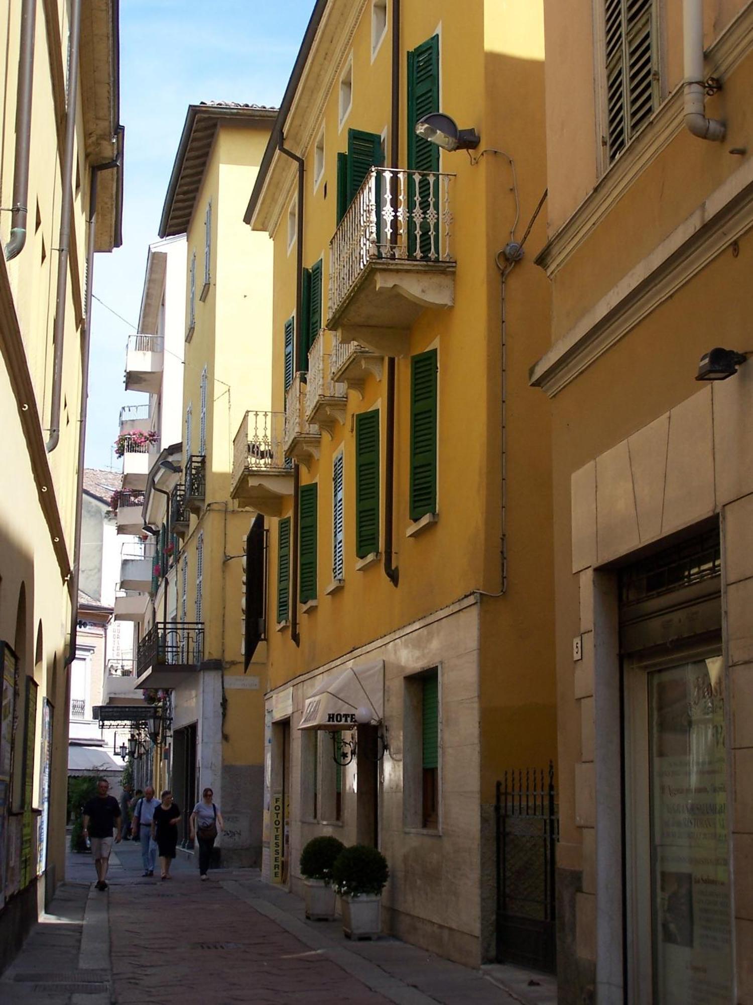 Albergo Corona ซัลโซมัจโจเรแตร์เม ภายนอก รูปภาพ