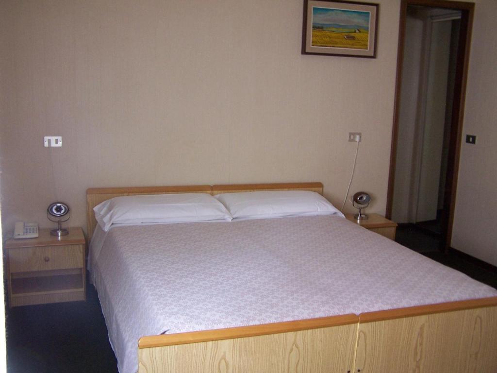 Albergo Corona ซัลโซมัจโจเรแตร์เม ห้อง รูปภาพ